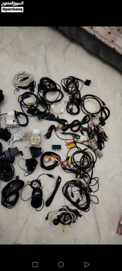 مجموعة شواحن ووصلات ثريا مخلطة جديدة ومستعملة ع خفيف للبيع جملة 2