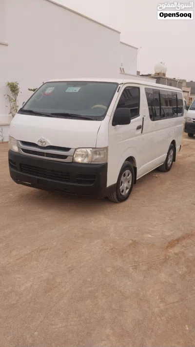 Toyota Hiace Cargo 3