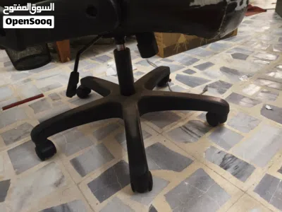 كرسي مكتب مدير بحالة جيده 4