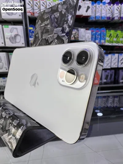 iPhone 12 pro (256GB) مستعمل بحالة ممتازه ايفون 12 برو مستعمل امغير شاشه او بطارية او فاصل فيس ايدي 3
