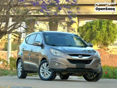Hyundai Tucson GL 2