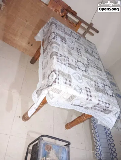 طاولة معه كراسي للبيع 2