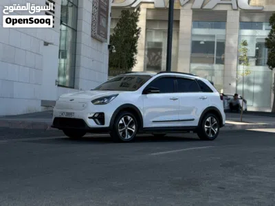 Kia Niro EX Touring 3