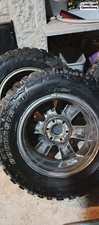 اطارات مع جنطات مستعمل مقاس 275/65/18 3