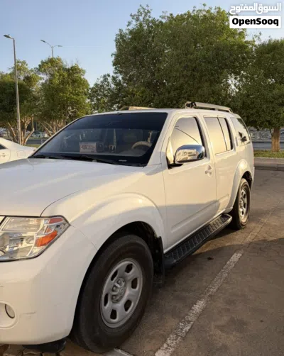 Nissan Pathfinder S 2