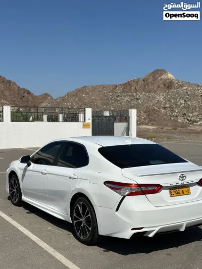 Toyota Camry SE 2
