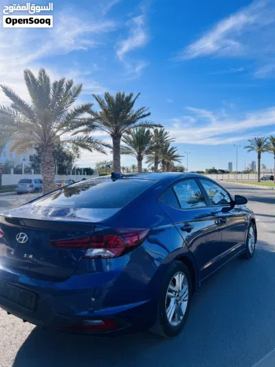 Hyundai Elantra SE 3
