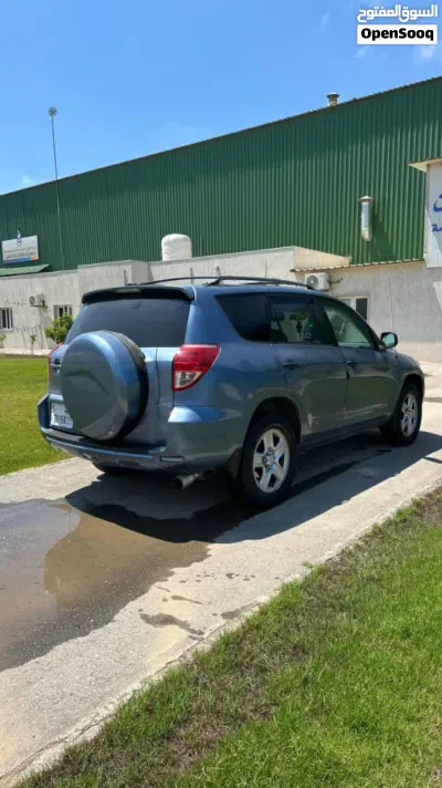 Toyota RAV 4 LE 4