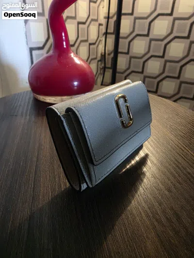 محفظة ستاتي نوع MARC JACOBS صغيرة للكروت و النقود لون اوف وايت للبيع 2