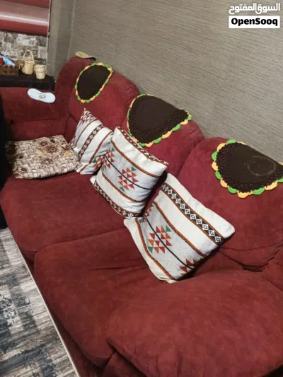 طقم كنب امريكي بحالة ممتازه لون خمري للبيع بسعر مغري جدا 4