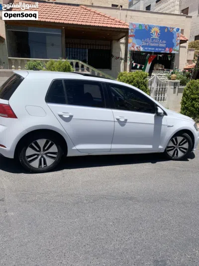 Volkswagen Golf E-Golf 3