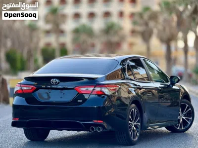 Toyota Camry SE 2