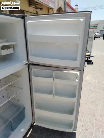 Daewoo double door refrigerator for sale in al ghubra with one month warranty 4