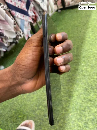 تلفون a11 نظيف ربي يبارك مغير شاشه فقط وفي كسر علا شاشه ذكره 32 رام 2 سعر البيع 250 مستعجل فل. بيع 4