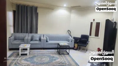 مطلوب شخص على خلق ملتزم بالنظافه والهدوء والنظام .لسكن مؤثث بالكامل شقة غرفتين وصالة وحمامين ومطبخ . 4