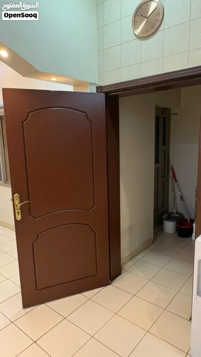 ستائر ونافذه وجفافات وثلاجه 150 لتر ومكيف ويندو وسرير اطفال وميكرويف وطاول طعام 3