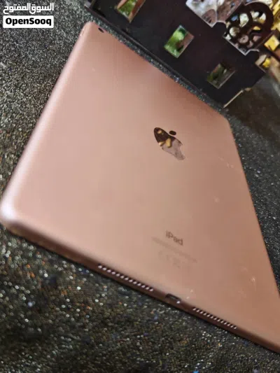 iPad 8بحالة جيدة جهاز نضيف استخدام الجهاز ما دخل محل صيانة نهائيالخفيف جدا 2