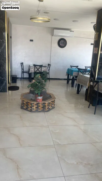 للبيع مطعم جاهز ومجهز بالكامل بموقع مميز جدا في شارع الحرية على إشارات أبو زغلة 2