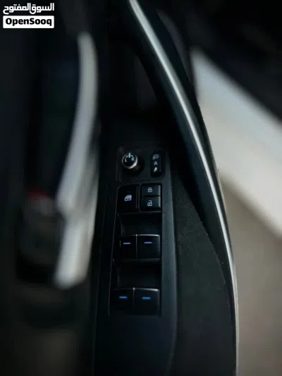 Toyota Corolla Hybrid 3