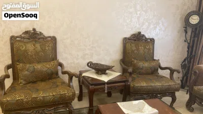 طقم كنب غرفة ضيوف وطاوله وسط وطربيزاتها 2