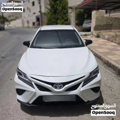 Toyota Camry SE 4