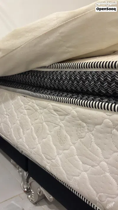 سرير مع المرتبه /king size bed with mattress 3