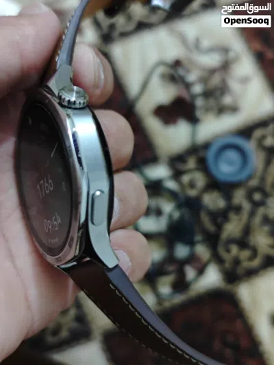 سلام عليكم ساعه هواوي جتي5 بس وياه شاحنه نظيف كلش 3