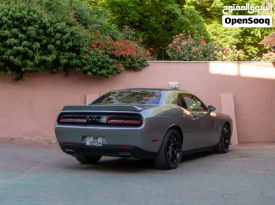 Dodge Challenger SXT 2