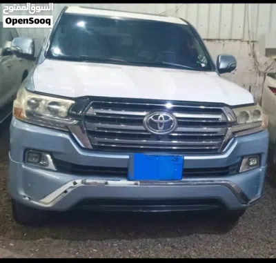 Toyota Land Cruiser GXR 2