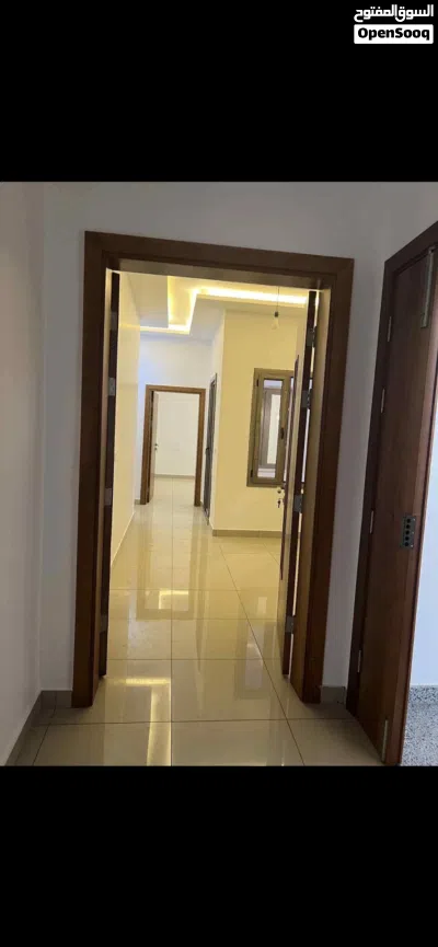 شقه للبيع في مشتل شارع مصنع النجمه تشطيب حديت اخر شقه في العماره 4