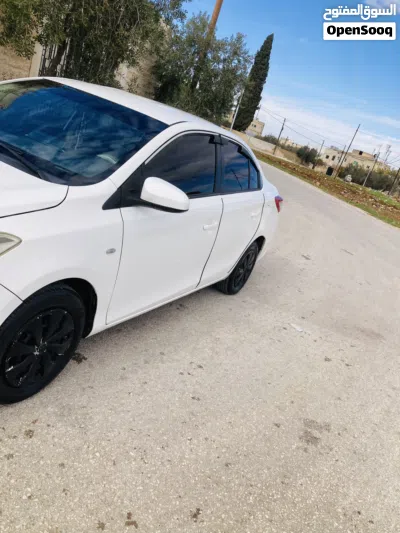 Toyota Yaris SE 3