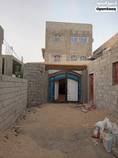 عمارة ثلاث طوابق مع ارضية سكنية 2