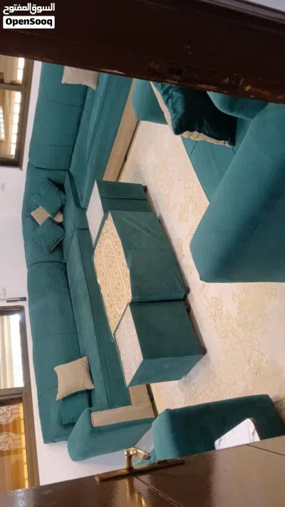 طقم كنب 13 مقعد بحالة جيدة. 2