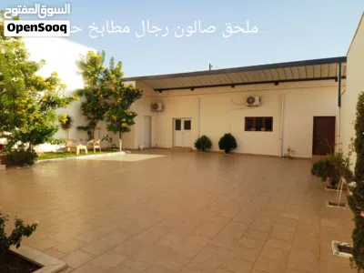 فيلا طابقين وملحق خارجي في عين زارة النصب التذكاري شارع هابي لاند خلف المنتزه وبجانب مدرسة مشارق 4