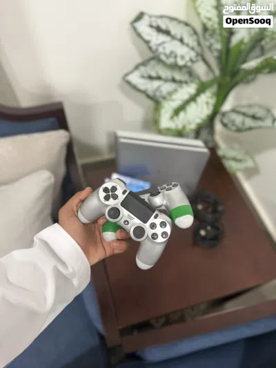بيع بلاستيشن4 نضيفه 3