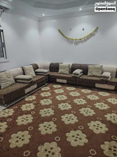 كنب مجلس مع سجاد موكيت للبيع العاجل 2