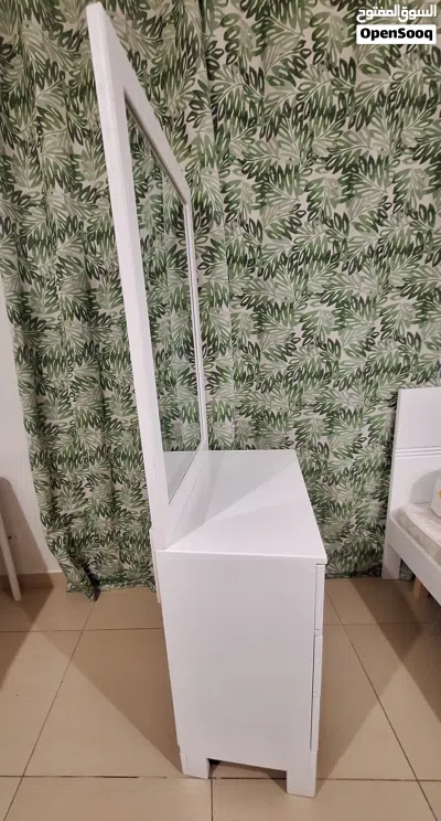 White Dressing Table with chair for FREE. Both good condition. 3 drawers and mirror. Negotiable. 3