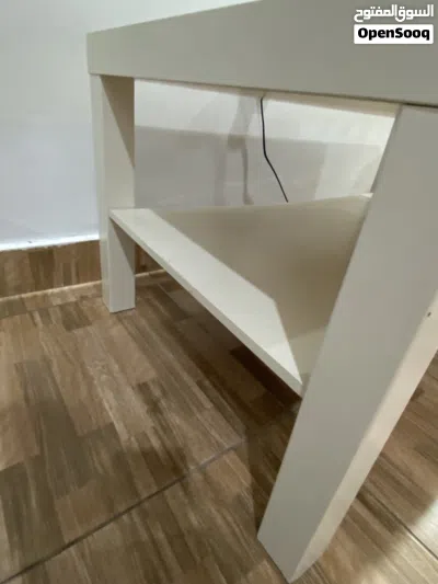 طاولة قهوه وسط وشجره صناعيه Coffee table in the middle of an artificial tree 3