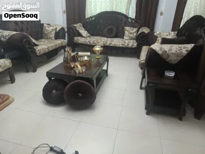 طقم كنب للبيع خشب زان وسويد حالة جيدة 3
