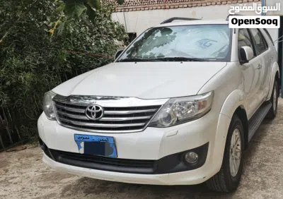 Toyota Fortuner SR5 4
