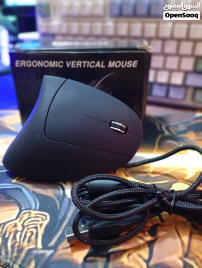ماوس عمودي مريح لليد وايرسلكي usb جديد غير مستخدم مناسب للالعاب و التصميم يحتوي على RGB 2