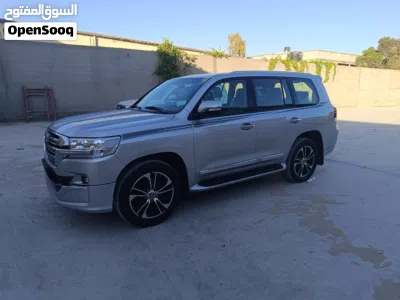 Toyota Land Cruiser Base 4