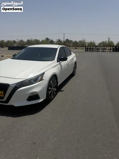 Nissan Altima SR 2