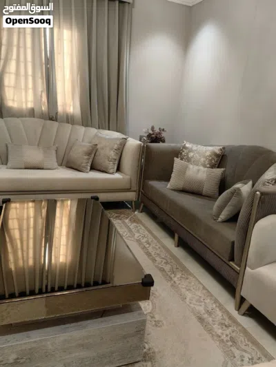 طقم كنب مودرن نيو كلاسيك مع طاولة زجاجية 2