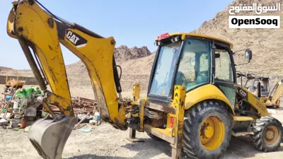 حفار من نوع CAT 422F شبه جديد. 4