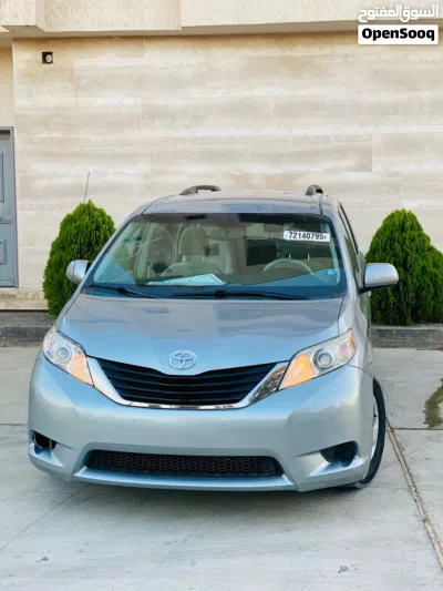 Toyota Sienna LE 3