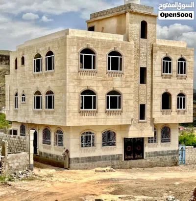 ? تفاصيل العمارة المحدثة المساحة: 4 لبن ونصف. عرض الشارع: 14 متر. النوع: بيت قرمان (مع نصف بدرو 4