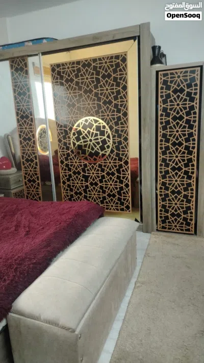 غرفه نوم بحاله جيدة مع اضاءه بحاجه لصيانه بسيطه لبعض الدروج للبيع بسعر 275دينار 2