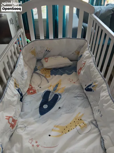 Junior's Baby Crib ,Bed , Blanket and railing sheet 2