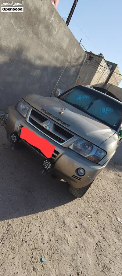 Mitsubishi Pajero GLS 2